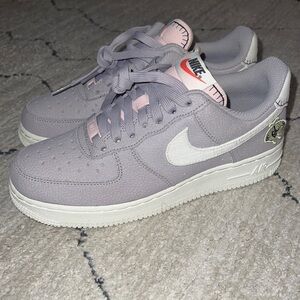 These are adorable special edition 07 SE Air Force 1s !!!